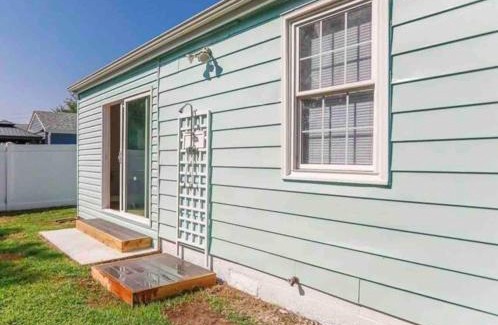 Buckroe Beach House | Midtermlongterm Buckroe Beach Bungalow Ev Chrg