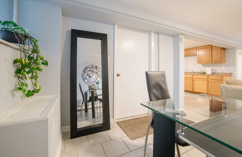 Clearing House | ✈️ 🌏 Midway Airport 2 Bedroom w/ full kitchen 🌏✈️