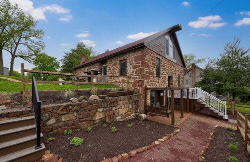 Stouchsburg Apartment | Mill House - The Highland Suite