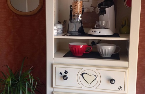 Perville Apartment | MILLESIMEnGite indépendant dans notre grande maison contemporaine et moderne.