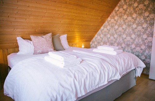 Borgarnes House | Milli Vina Guesthouse