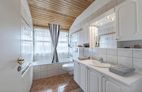 Borgarnes House | Milli Vina Guesthouse