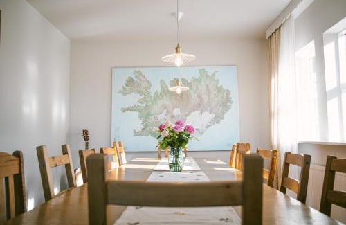 Borgarnes House | Milli Vina Guesthouse