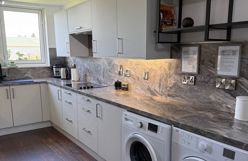 Strathtay Cottage | Milton of Tullypowrie Cottage - a cottage that sleeps 8 guests in 4 bedrooms