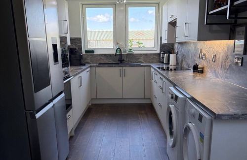 Strathtay Cottage | Milton of Tullypowrie Cottage - a cottage that sleeps 8 guests in 4 bedrooms