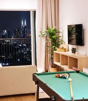Salak South Apartment | Mimi Cozy Homestay, 3R3B KLCC View with PLAYSTATION 4, NETFLIX, WiFi 6, Pool Table, Home Cinema