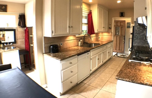 Fullerton House | Min 30 day Private Heated Pool, Safe Clean Family Home