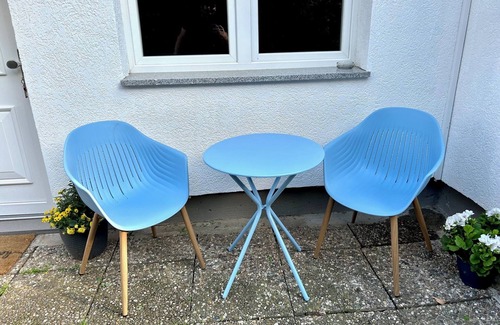 Niddatal Apartment | Mini Apartment mit Garten und Küche