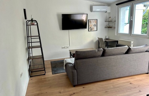 Niddatal Apartment | Mini Apartment mit Garten und Küche