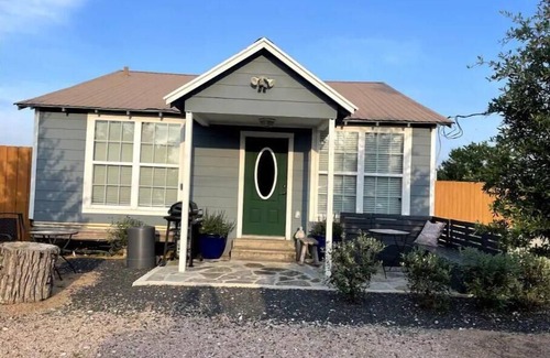 McNeil House | Mini CasaAzul