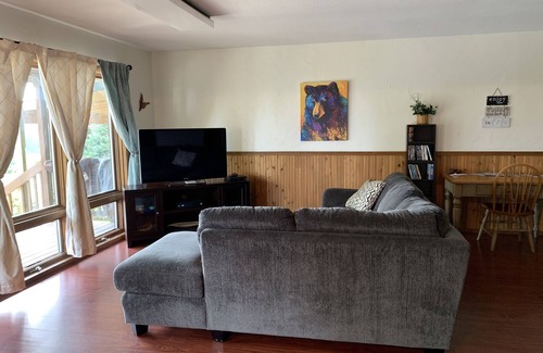 Kodiak Apartment | mini-island view retreat