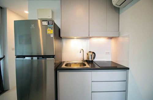 Kram Condo | Mini Studio Lake view, Pools, High speed Wi-Fi near by the beach