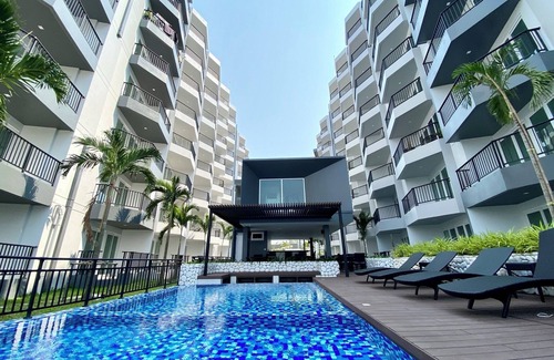 Kram Condo | Mini Studio Lake view on High floor, AC, Kitchen, Balcony