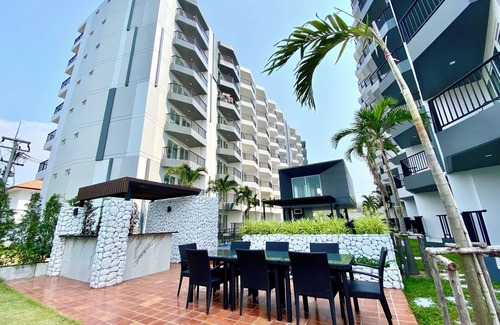 Kram Condo | Mini Studio Lake view on High floor, AC, Kitchen, Balcony