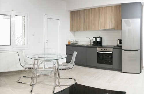 Loutraki House | Minimal residence near the beach