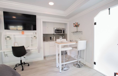 Pomona Apartment | Minimalist, Pool private studio