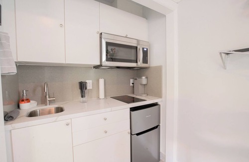 Pomona Apartment | Minimalist, Pool private studio