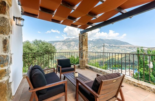 Agriles Apartment | Minos Country Living Alexander maisonete with pool