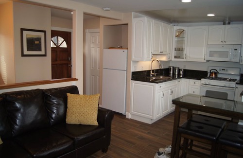 Sherman Heights Cottage | Mins. to DT, Zoo, Conv Ctr, Beaches, Balboa Park, Airport. Families welcome!