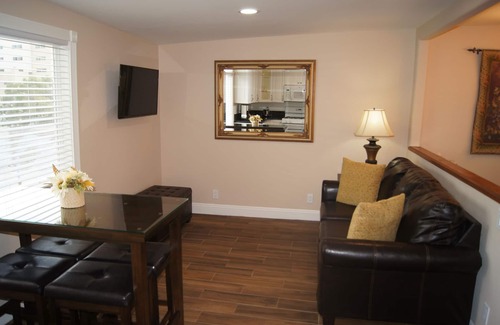 Sherman Heights Cottage | Mins. to DT, Zoo, Conv Ctr, Beaches, Balboa Park, Airport. Families welcome!