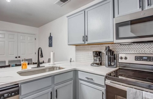 University District Hotel | Mins to Dtwn High Point Duet