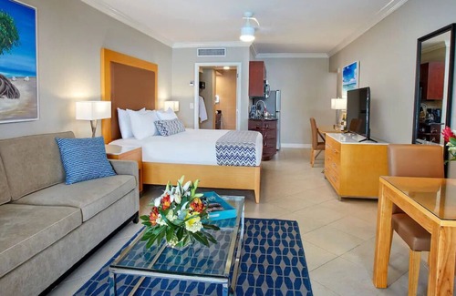 Philipsburg Hotel | Minutes Away from Philipsburg! Spacious Suite w/ Free Parking, Swimming Pools!