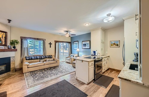 Summit Cove Condo | Minutes From Fun-come Relax And Have A Blast! Flexible Cancellation 1 Bedroom Condo by RedAwning