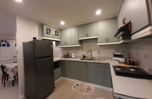 Binan City House | Minutes to Enchanted Kingdom park and Tagaytay -Great for Staycation!