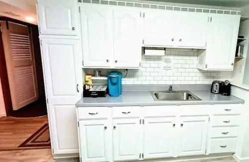 Geyser Crest Apartment | Minutes to SPAC and Historic Race Track with Pool