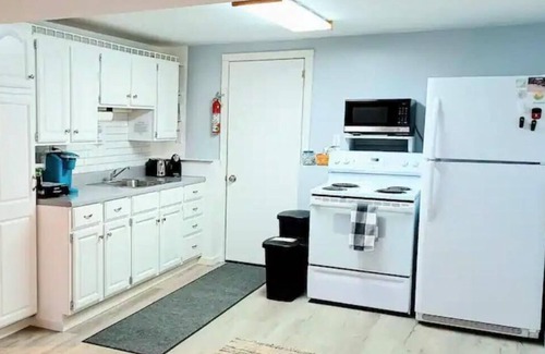 Geyser Crest Apartment | Minutes to SPAC and Historic Race Track with Pool