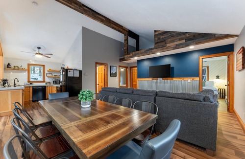 Bridgewater Corners House | Minutes to Skiing/Hot Tub/Arcades
