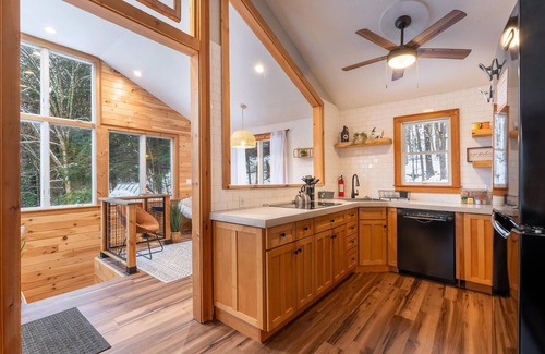 Bridgewater Corners House | Minutes to Skiing/Hot Tub/Arcades