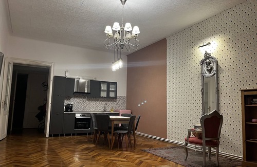 Brasov City Centre Apartment | Mira Central Residence: Discover a historical apartment in the Heart of the City