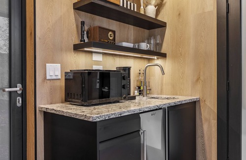 Mercersburg Ski Chalet | Mirror Villas - Modern Retreat with private hot tubs and mountain view