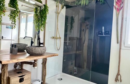 Chasseneuil-du-Poitou House | MissionScope Maison avec Jacuzzi à 5 min du Parc