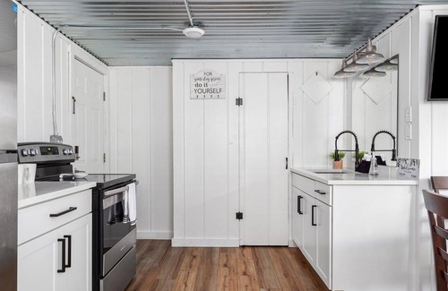 Ludington Apartment | Mitten Flats #3 - 1 Block to the beach!