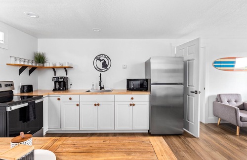 Ludington Apartment | Mitten Flats #5 - 1 Block to the beach!