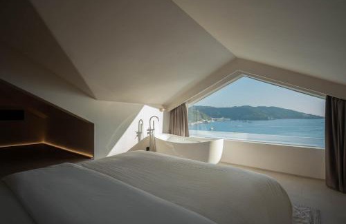 Dapeng Hotel | Miyue Shenzhen Blue and White Holy Island Cliff Pool Hotel