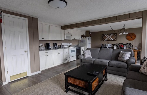 Snowshoe Condo | ML 161: Spacious 3BR summer getaway. New deck and mins to bike trails!