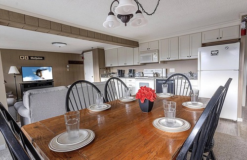 Snowshoe Condo | ML 161: Spacious 3BR summer getaway. New deck and mins to bike trails!