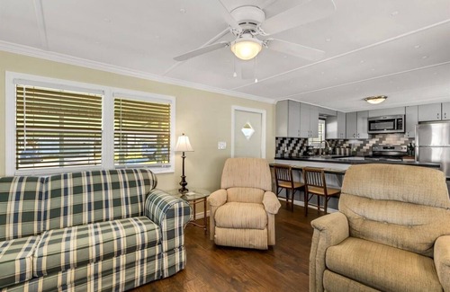 South Bradenton House | Mobile home rental 3 month minimum,