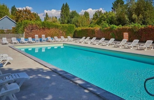 Ivry-la-Bataille Apartment | Mobilhome 6 pers Air-conditioned/tv/wifi 3* campsite