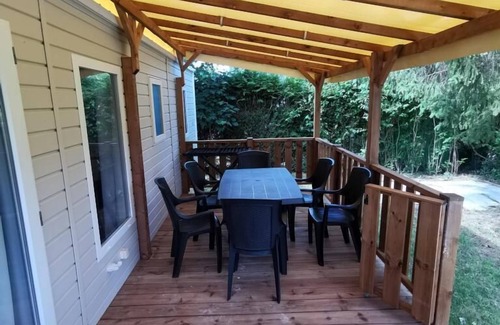 Ivry-la-Bataille Apartment | Mobilhome 6 pers Air-conditioned/tv/wifi 3* campsite