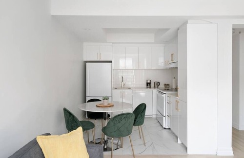 Old Montreal Apartment | Modern 1 BR 1BA in center of Old Mtl | St Paul St