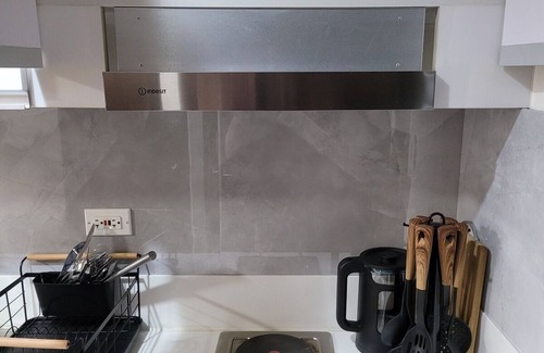 Legazpi Village Condo | Modern 1br Condo w/Balcony Near Airport & Sky Way - 3