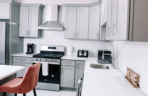 Chelsea Condo | Modern 2/Bed 2/Bath Condo near Boston # W/Parking