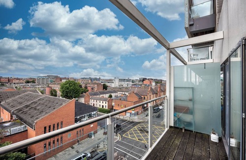 Grand Canal Dock Apartment | Modern 2 Bed - 8min to Grand Canal Dock Station