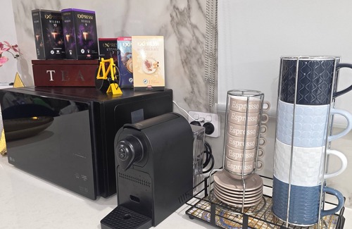 Essendon North House | Modern 2 bedroom Home near Melbourne Airport, DFO, Tullamarine FWY & Calder FWY