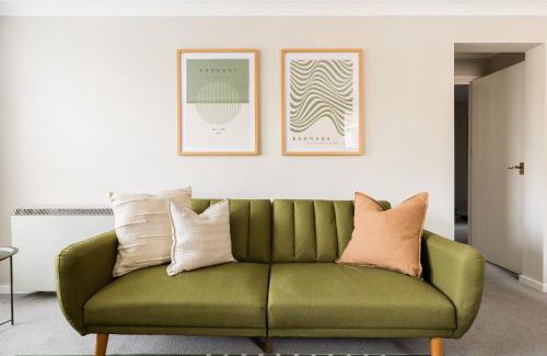 Leamington Spa Apartment | Modern 2-Bedroom Apartments with Free Parking in Leamington Spa