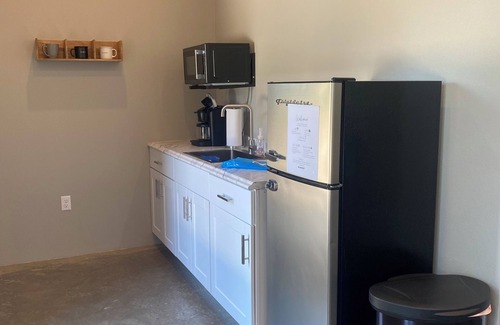 Mount Vernon Cottage | Modern 2-bedroom cottage in tranquil downtown Mount Vernon!